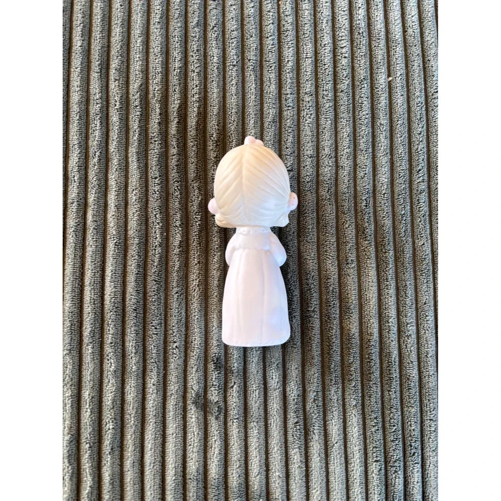 Precious Moments Bridesmaid Figurine Holding Flowers 1989‎ Jonathan & David